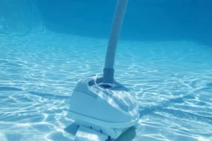 aspirador-de-piscina-automatico-pequeno-meio