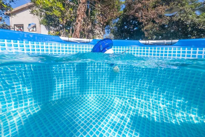 clorador-flutuante-em-piscina